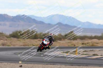 media/Nov-16-2025-Race Pace (Sun) [[8c5fa54630]]/Non Verified Riders (1st 20 Minutes)/5-Turn 15 (110pm)/